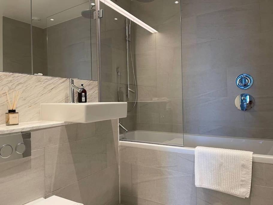 Luxury 3 Bed 3 Bath In *