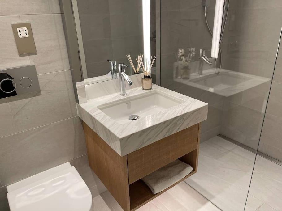 Luxury 3 Bed 3 Bath In London